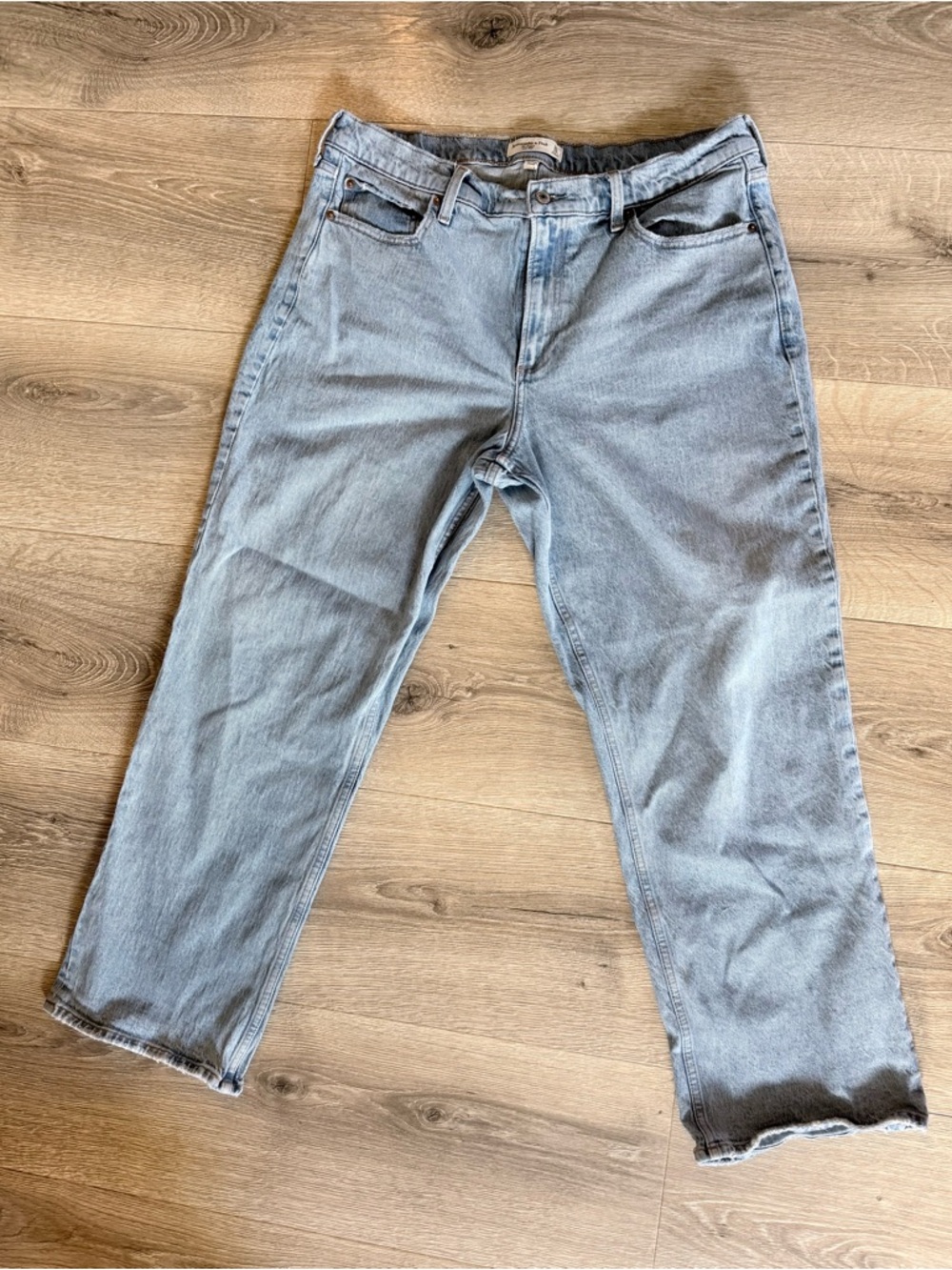 Abercrombie & Fitch The Baggy Curve Love Light Wash Jeans